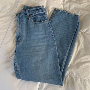 Abercrombie & Fitch Curve Love Ankle Straight Jean in light wash